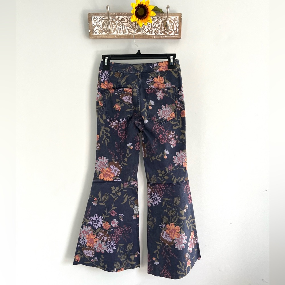🌟LAST ONE! FREE PEOPLE Youthquake Printed Crop Flare Jeans Navy Combo - Picture 13 of 14